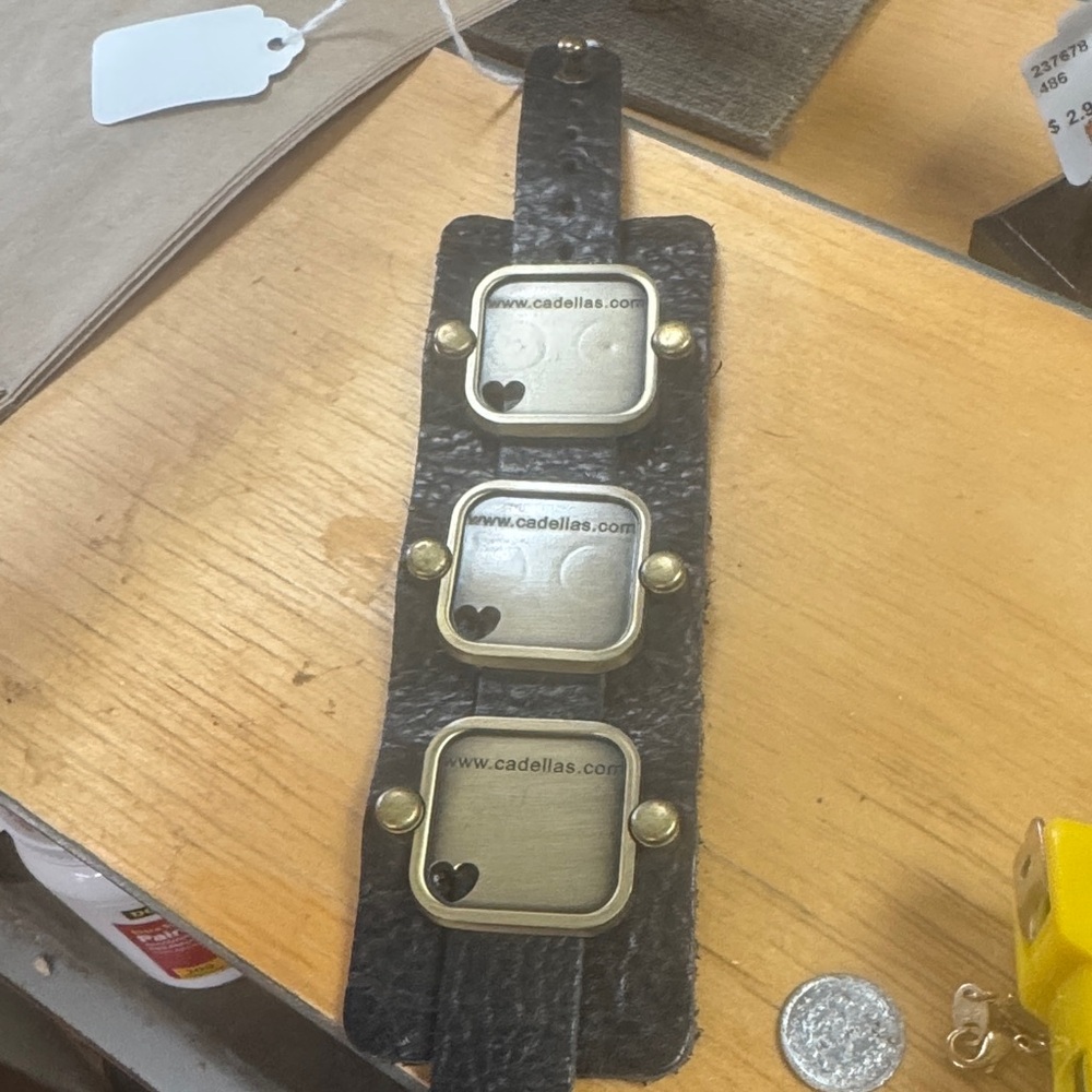 Cadellas Black and Gold Wearable Bracelet